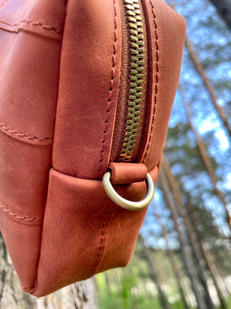 Handmade Leather Zipper Pouch, Leather Wristlet Clutch, Small Handmade Leather Bag, Minimalist Leather Pouch for Everyday Use