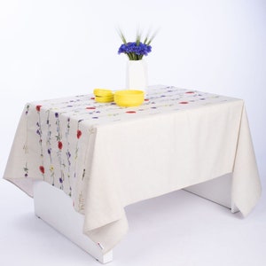 Linen Tablecloth and Napkin Set with Wildflower Embroidery – Rustic Floral Dining Table Set, Country Cottage Style Table Linen Decor