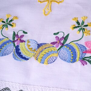 Embroidered Easter basket cover linen towel with cross and floral motifs, Lace edge Pascha cloth, Spring table decor handmade gift