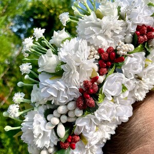 White flower headband for bride, Floral wedding hair wreath, Bridal headpiece, Rustic floral crown, Minimalist headband, Wedding tiara bild 6