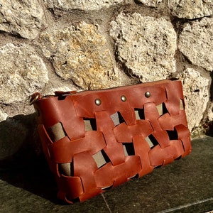 Handmade Woven Leather Crossbody Bag with Removable Zipper Pouch and Adjustable Strap – Cognac Brown Boho Shoulder Purse for Everyday Use