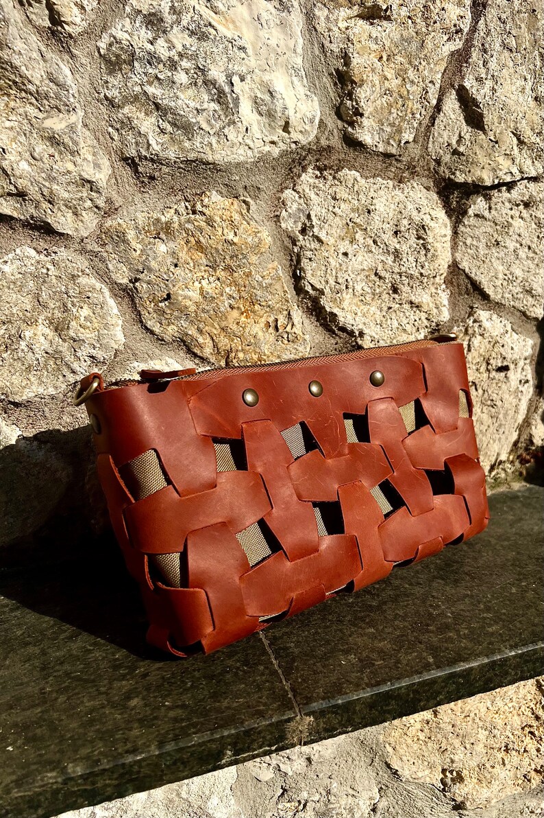 Handmade Woven Leather Crossbody Bag with Removable Zipper Pouch and Adjustable Strap – Cognac Brown Boho Shoulder Purse for Everyday Use