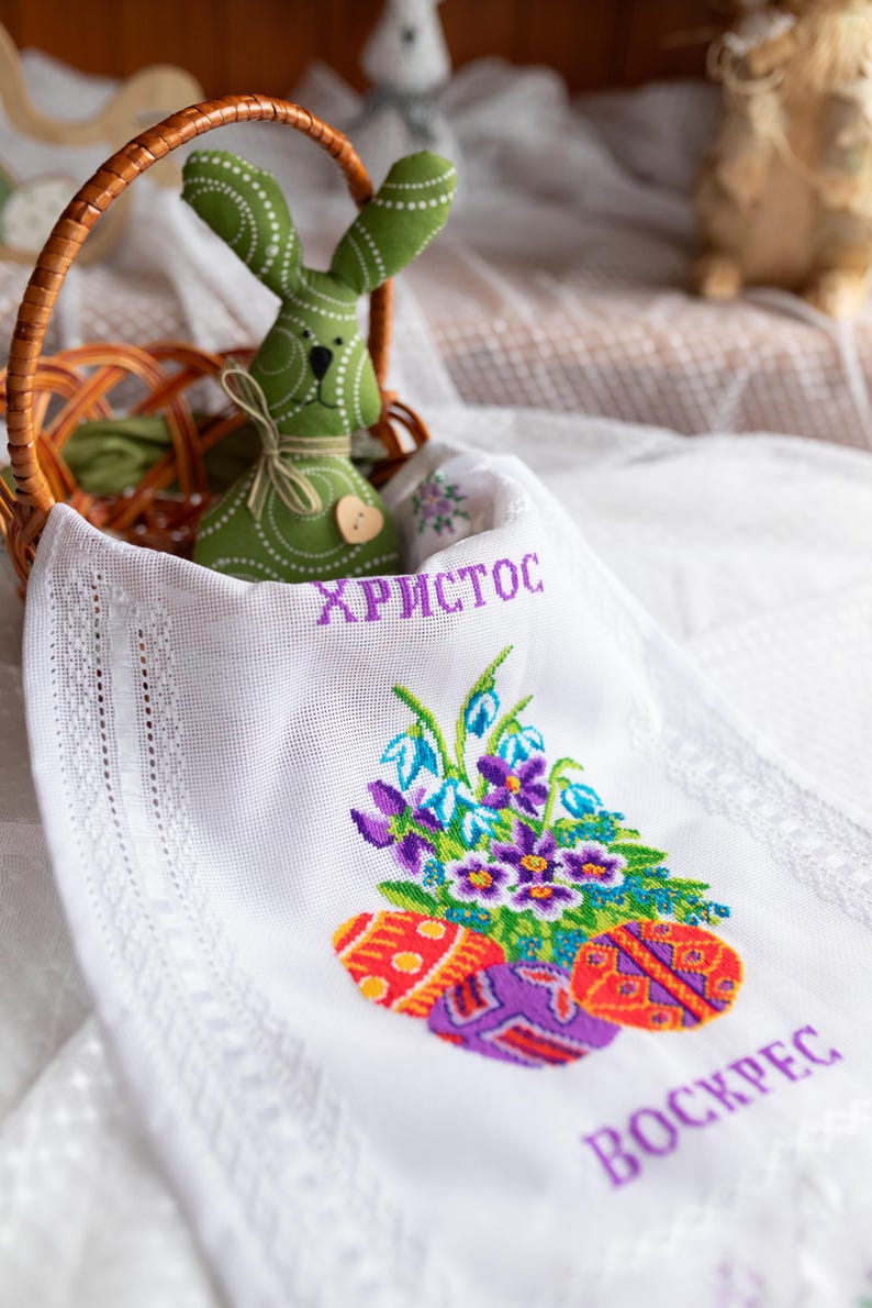 Orthodox Easter Basket Cover Rushnyk – White Lace Pascha Towel with ‘Christ is Risen’ Cyrillic, Pysanky Eggs & Floral Embroidery Design