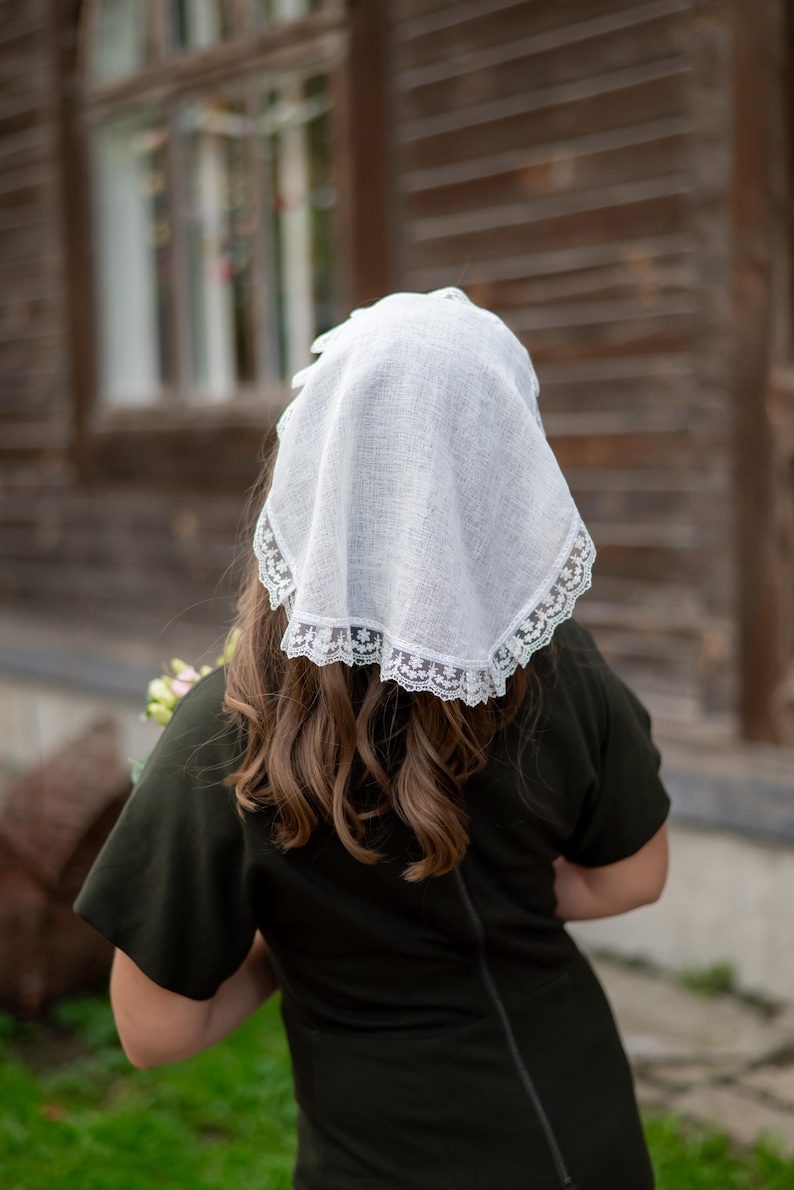 Round white lace mantilla veil