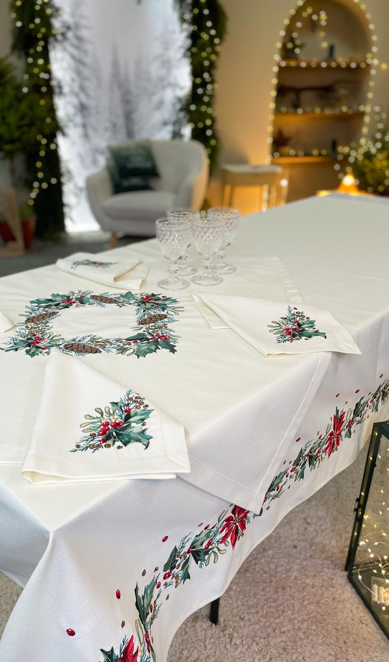 Beige Christmas centrepiece with Embroidered Holiday Wreath and Poinsettias, Elegant Festive Dining Set with Napkins, Winter Pinecone Decor.