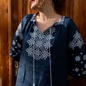 Navy Blue Linen Embroidered Dress for Women. Ukrainian Vyshyvanka Dress with White Geometric Folk Embroidery. Blue linen ukrainian dress with belt and mid-thigh length.