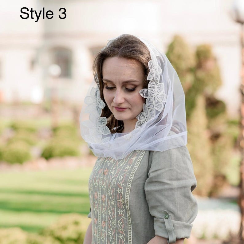 Lace-trimmed scarf