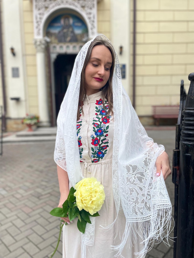White lace fringe mantilla veil for women