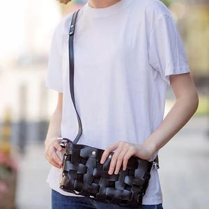 Handmade Woven Leather Crossbody Bag with Removable Zipper Pouch and Adjustable Strap – Cognac Brown Boho Shoulder Purse for Everyday Use Noir