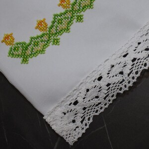 Handmade Beaded Easter Basket Cover, Orthodox Pascha Decor, Floral Embroidery, Ukrainian Cotton (32x62 cm) zdjęcie 4