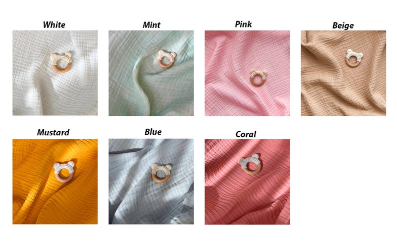 K&ouml;nnte beinhalten: Eine Auswahl an Baby-Bei&szlig;ringen in den Farben Wei&szlig;, Mint, Rosa, Beige, Senf, Blau und Koralle. Jeder Bei&szlig;ring hat einen Holzring und einen b&auml;renf&ouml;rmigen Silikonaufsatz, der auf einem farblich passenden Stoffhintergrund liegt.