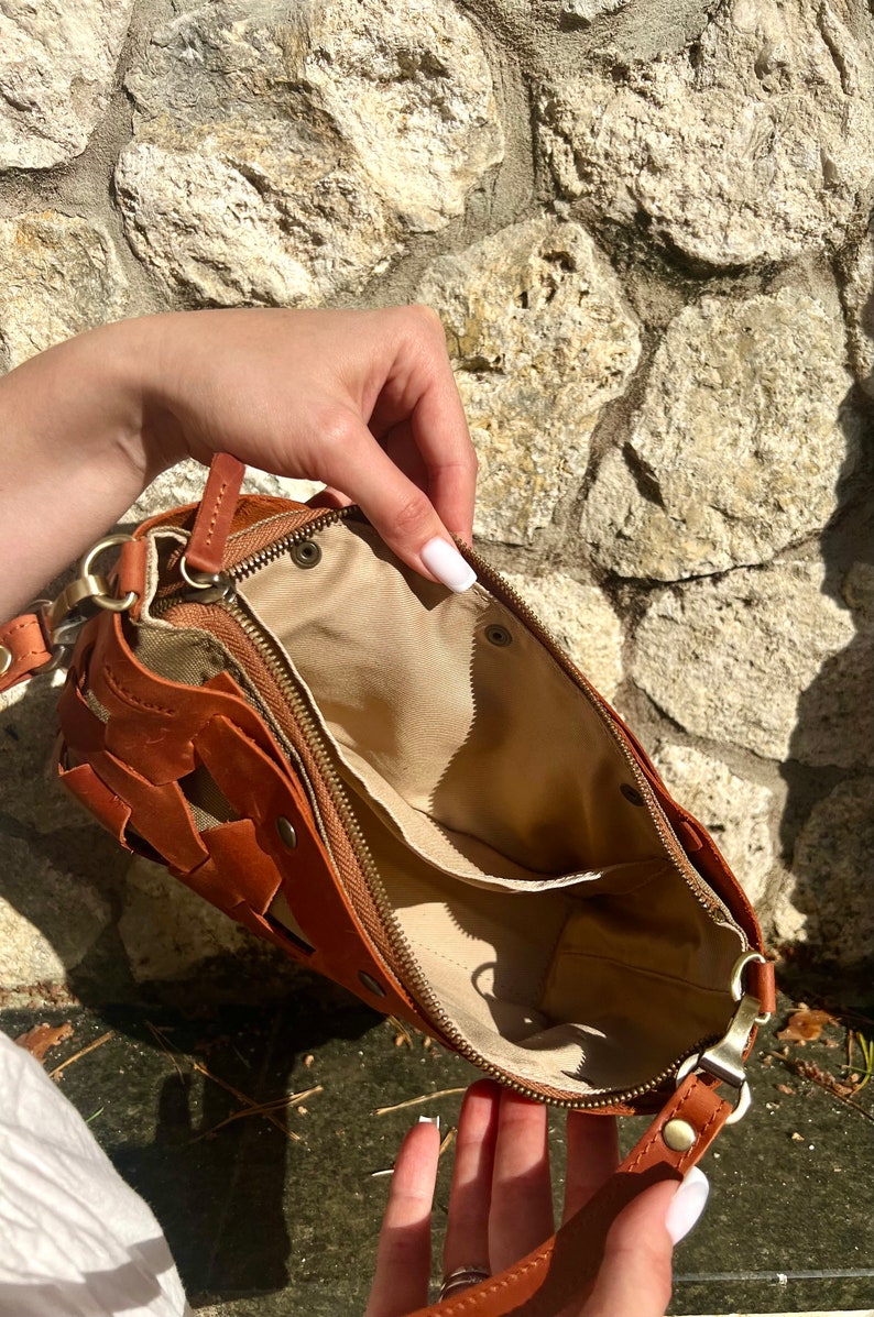 Handmade Woven Leather Crossbody Bag with Removable Zipper Pouch and Adjustable Strap – Cognac Brown Boho Shoulder Purse for Everyday Use