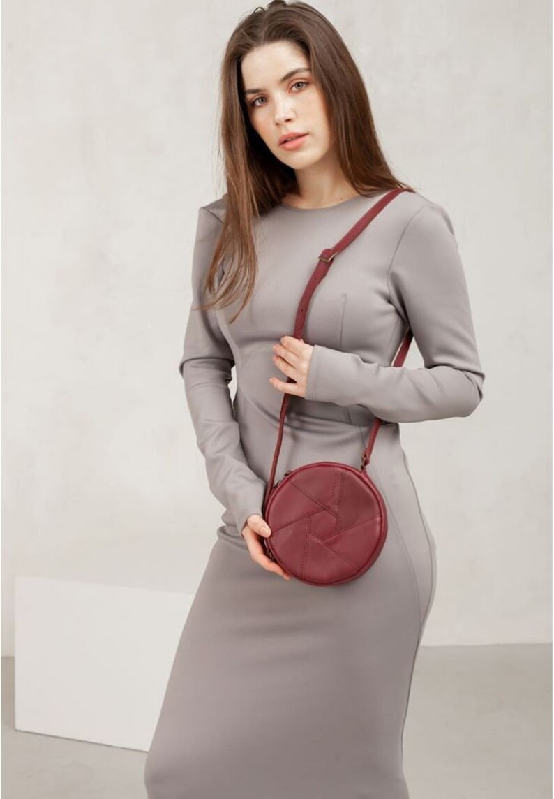 Round Crossbody Bag for Women, Burgundy Circle Shoulder Bag, Compact Everyday Purse with Adjustable Strap, Minimalist Fashion Accessory