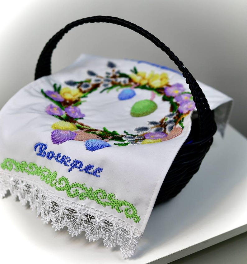 Orthodox Easter basket cover – Handmade beaded embroidery cloth with lace trim, Pysanka egg wreath design, Religious holiday gift bild 5