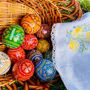Set of 6 Easter wood eggs, Hand painted wooden eggs, Easter basket eggs, Decorative Easter eggs, Ukrainian traditional Pysanka, Easter gift immagine 6