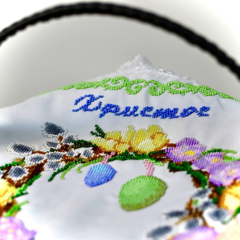 Orthodox Easter basket cover – Handmade beaded embroidery cloth with lace trim, Pysanka egg wreath design, Religious holiday gift bild 4