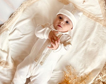 Barboteuse de baptême bébé garçon, tenue de baptême bébé garçon avec chapeau et chaussons assortis disponibles, tenue en coton laiteux/blanc