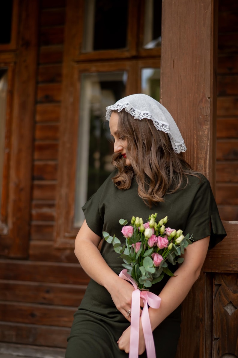 Round white lace mantilla veil