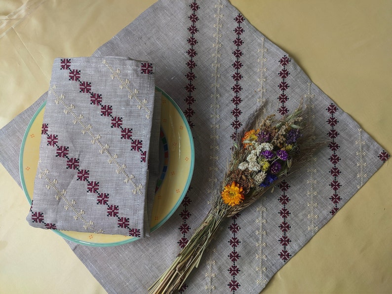 Linen napkin with traditional embroidery