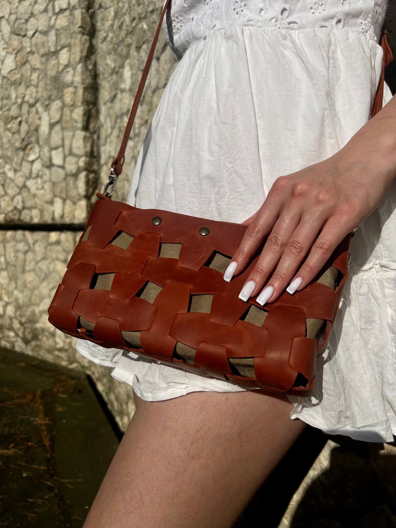 Handmade Woven Leather Crossbody Bag with Removable Zipper Pouch and Adjustable Strap – Cognac Brown Boho Shoulder Purse for Everyday Use