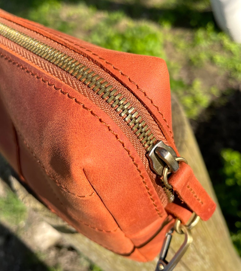 Handmade Leather Zipper Pouch, Leather Wristlet Clutch, Small Handmade Leather Bag, Minimalist Leather Pouch for Everyday Use