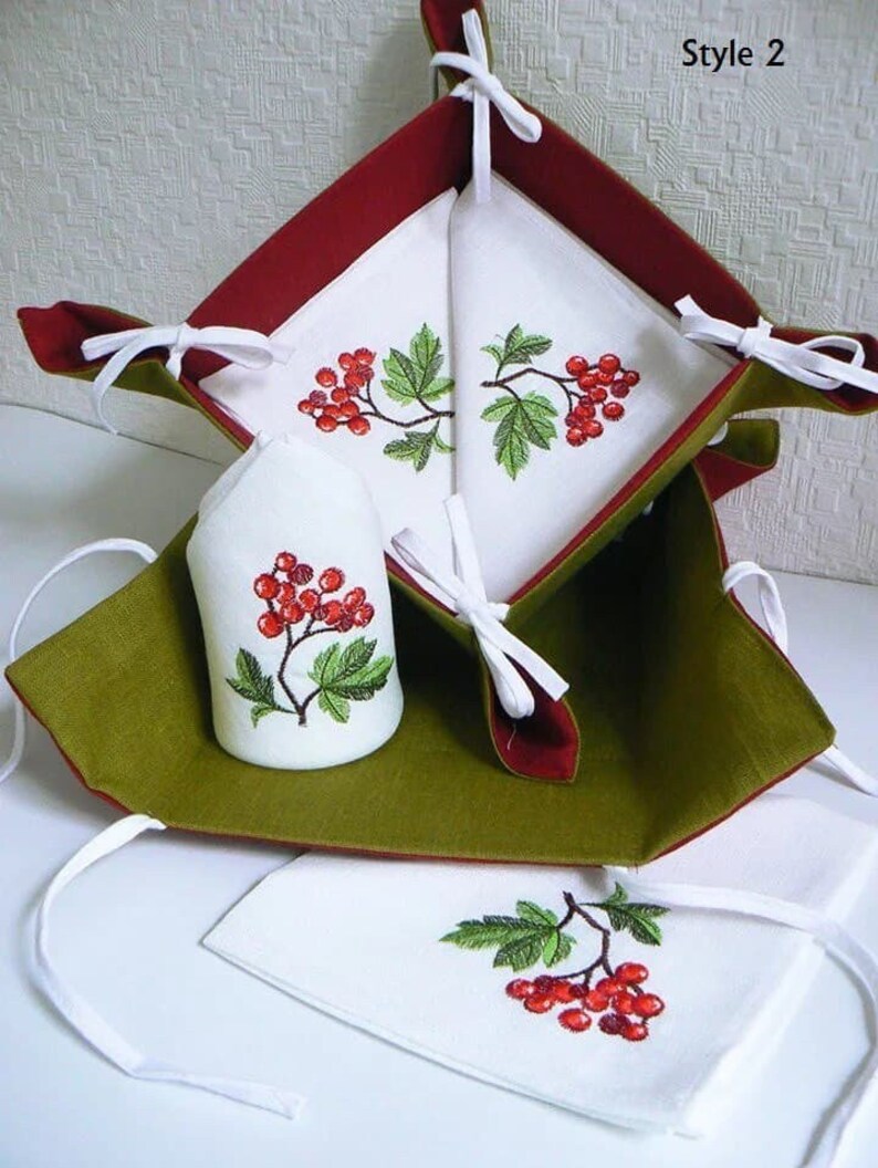 Set of 4 Embroidered linen clothnapkins, Cloth dinner napkin, Flower napkin set, Fine table linens, Housewarming gift, Linen napkins bild 1