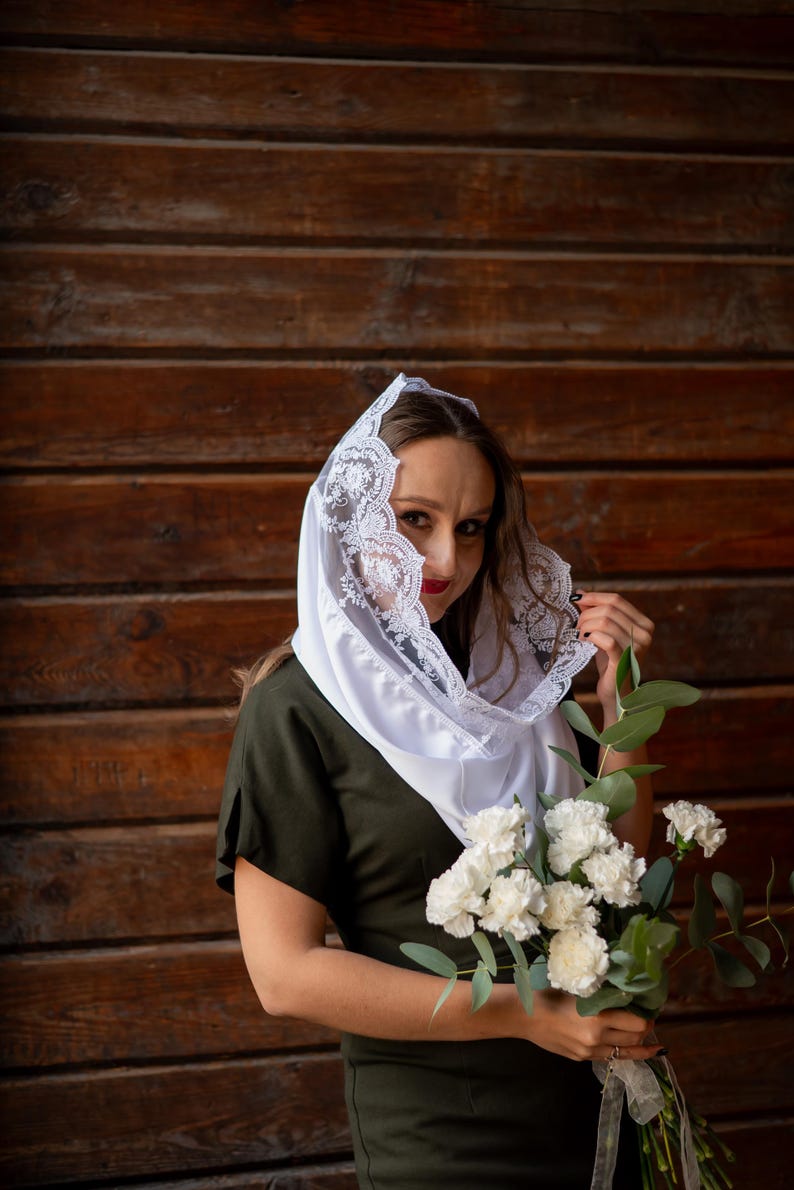 White lace mantilla veil