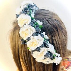 Handmade floral headband with white and black flowers – Elegant hair accessory for weddings, parties, or special occasions
