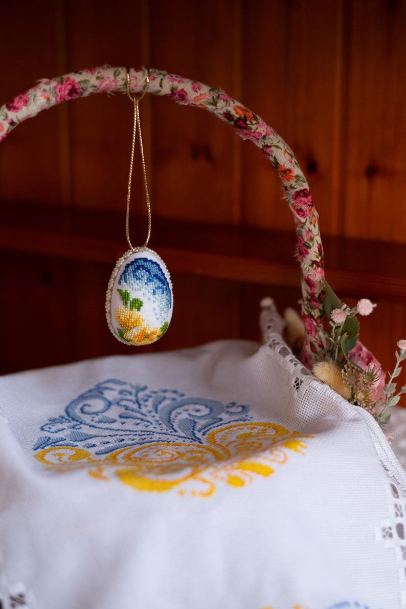 Embroidered Easter Basket Cover Cotton Cloth, Folk Art Basket Liner, Lace Trim Table Textile, Spring Holiday Basket Decoration