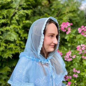 Light blue mesh veil with lace trim and tie for women