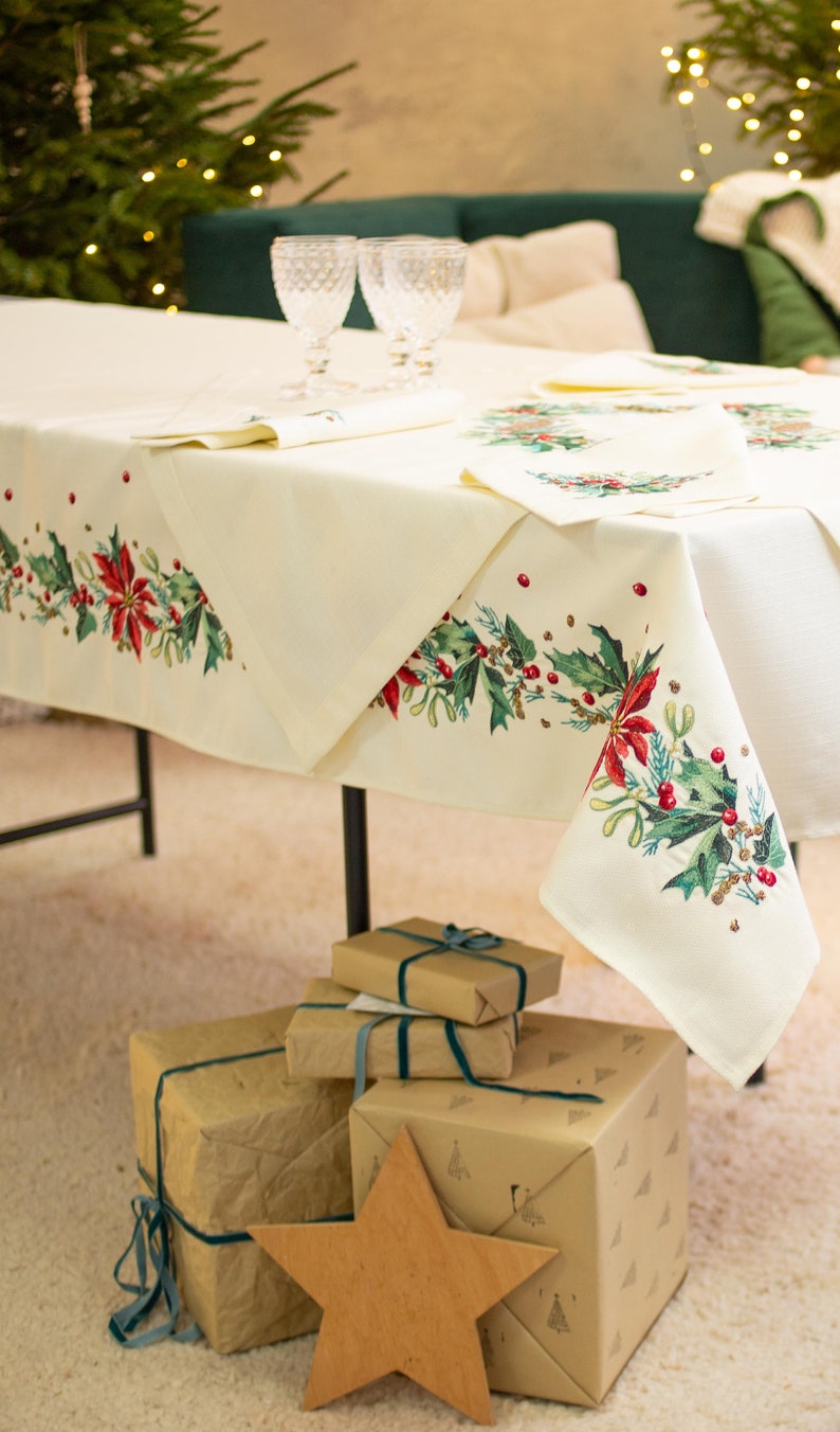 Beige Christmas centrepiece with Embroidered Holiday Wreath and Poinsettias, Elegant Festive Dining Set with Napkins, Winter Pinecone Decor.