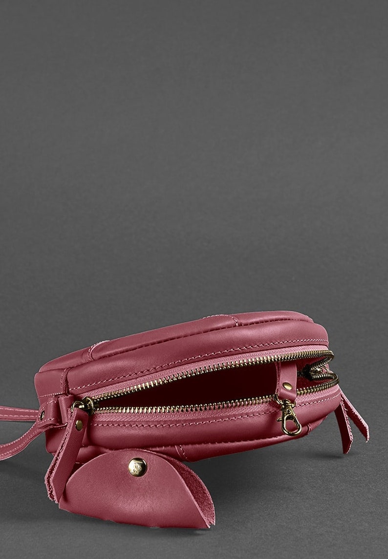 Round Crossbody Bag for Women, Burgundy Circle Shoulder Bag, Compact Everyday Purse with Adjustable Strap, Minimalist Fashion Accessory