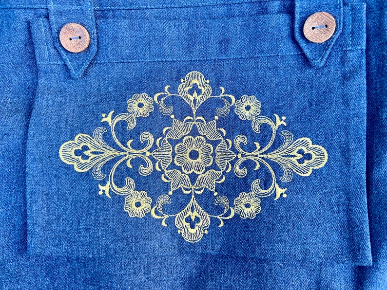 Stylish linen tote bag with embroidered floral design