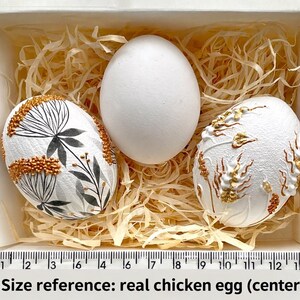 Decorative hand painted egg ornaments with botanical patterns, Symbolic hanging accents for neutral home styling and seasonal interior decor 画像 18