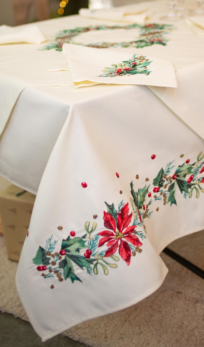 Beige Christmas centrepiece with Embroidered Holiday Wreath and Poinsettias, Elegant Festive Dining Set with Napkins, Winter Pinecone Decor.