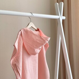 Muslin hooded baby poncho, Breathable soft cotton gauze outfit for your baby, Baby shower gift for boys & girls bild 10