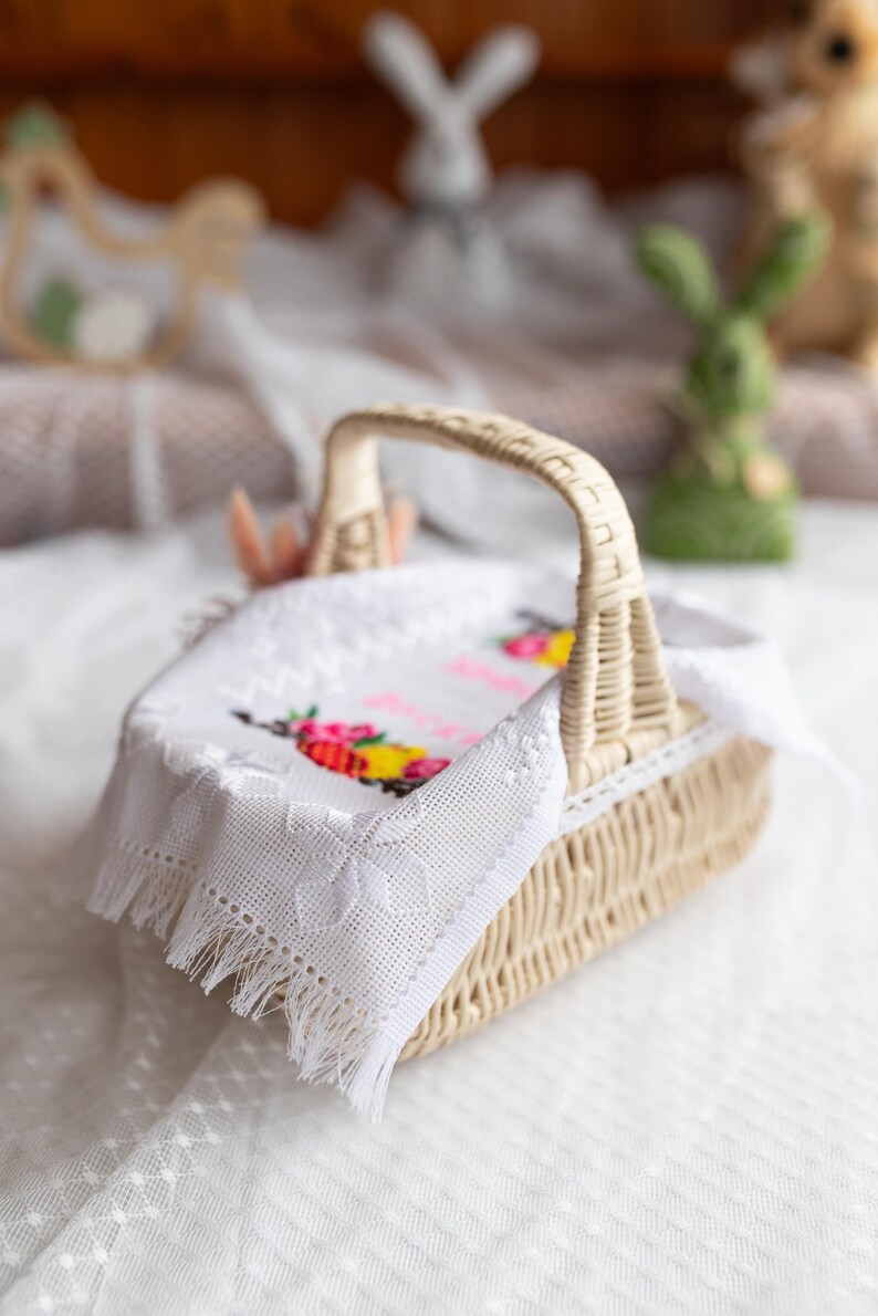 Easter basket cover embroidered