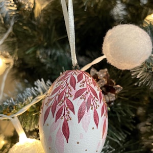 Hand painted decorative egg ornaments, Symbolic hanging decorations, Floral spring ornaments for home decor