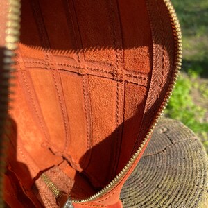 Handmade Leather Zipper Pouch, Leather Wristlet Clutch, Small Handmade Leather Bag, Minimalist Leather Pouch for Everyday Use