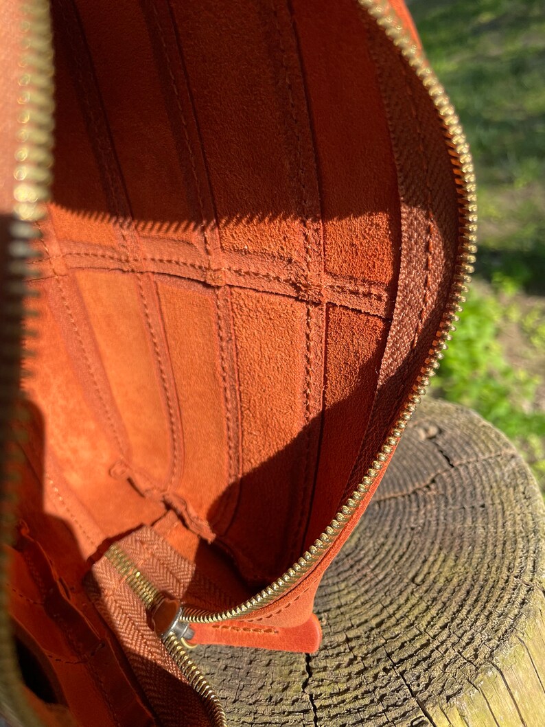 Handmade Leather Zipper Pouch, Leather Wristlet Clutch, Small Handmade Leather Bag, Minimalist Leather Pouch for Everyday Use