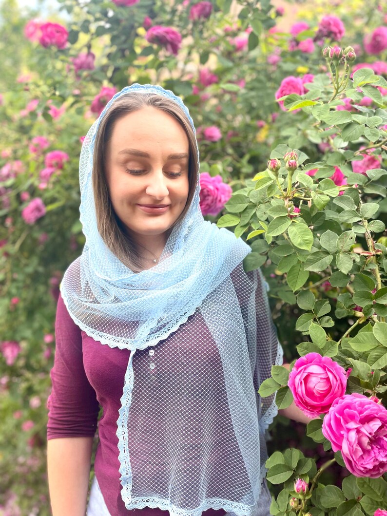 Sky-blue mesh mantilla veil