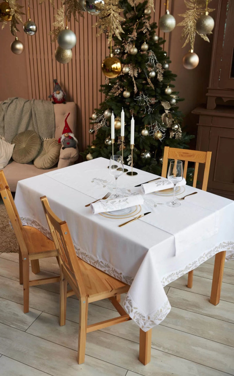 Embroidered white placemats set