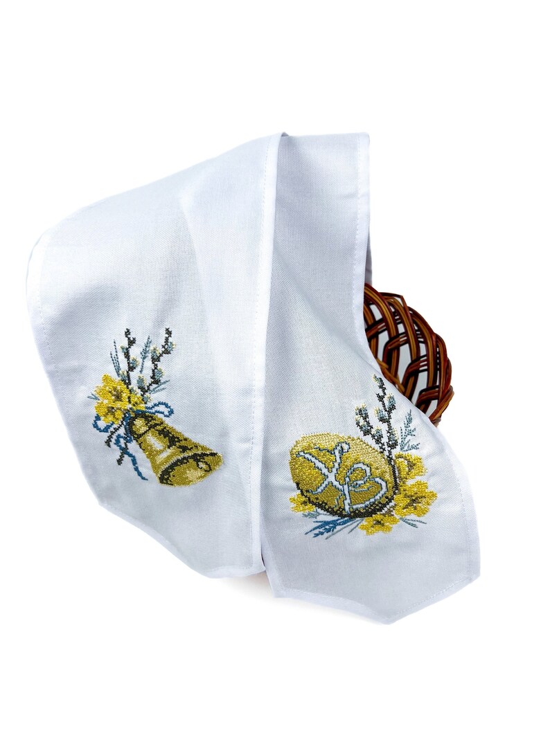 Easter Embroidered Table Topper, Ukrainian Style Linen Napkin, Blue Floral Easter Decor, Spring Table Centerpiece Cloth bild 9