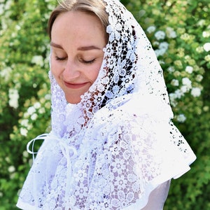 Elegant headscarf with floral lace