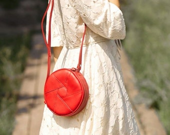 Red small purse, Round handcrafted leather evening bag, Cosmetic crossbody  bag, Gift for her, Leather evening bag, Shoulder bag, Gift wife