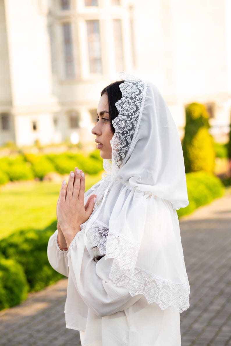 White hooded chapel veil with scalloped lace trim, Catholic prayer hood for mass and worship, Modest church head covering for women