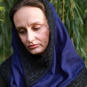 Lace shawl wrap navy blue head scarf for women with black floral lace trim – Mantilla church veil for prayer and spiritual events