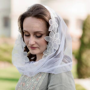 Lace-trimmed scarf