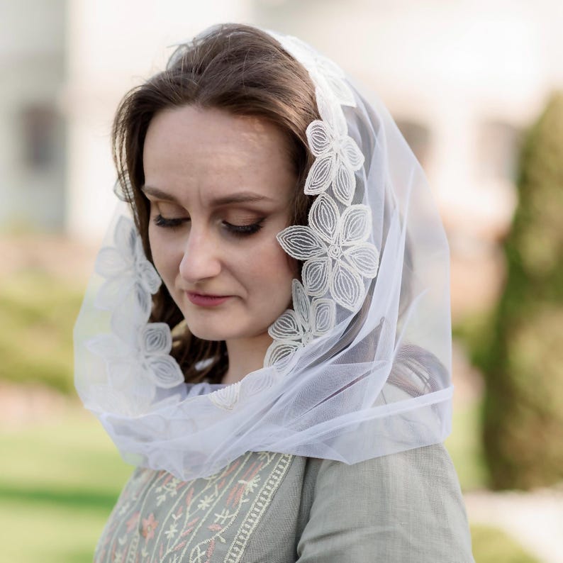Lace-trimmed scarf