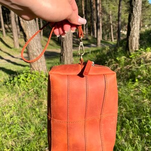 Handmade Leather Zipper Pouch, Leather Wristlet Clutch, Small Handmade Leather Bag, Minimalist Leather Pouch for Everyday Use